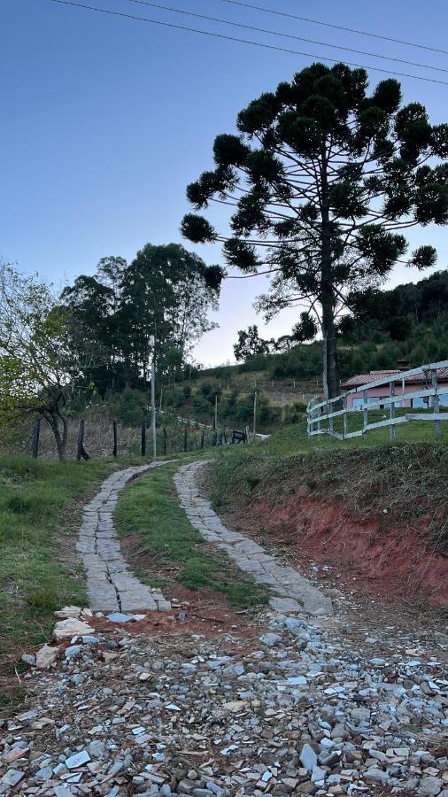 Pousada Pedra Da Mata Chales Na Montanha Munhoz Екстериор снимка